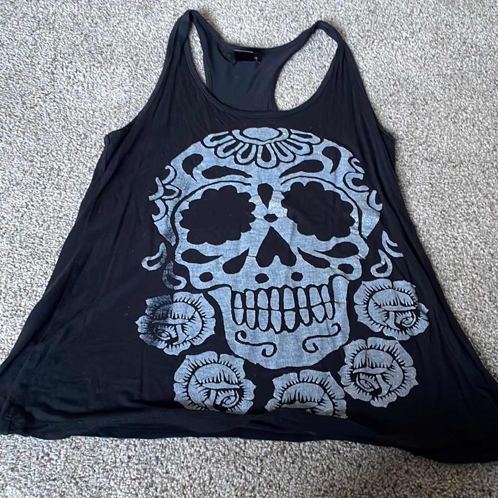 Teenage runaway tank top with silver gray skull motif